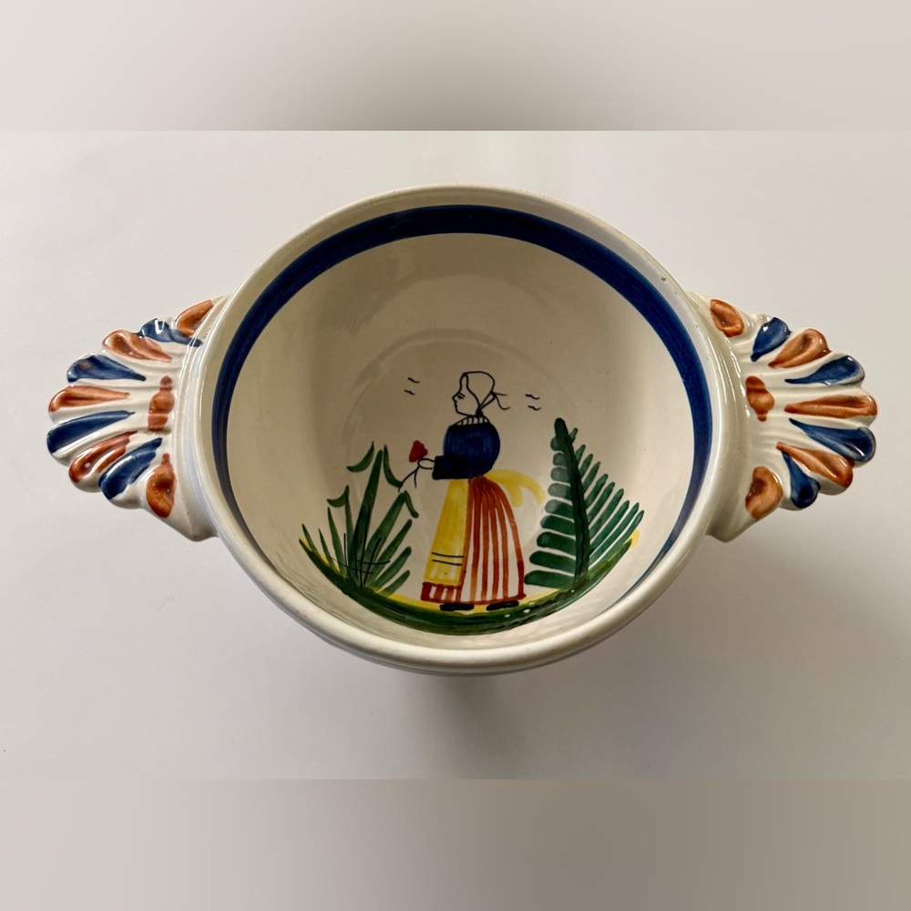 Quimper Porringer in wonderful vintage condition. Marked HB Quimper France.